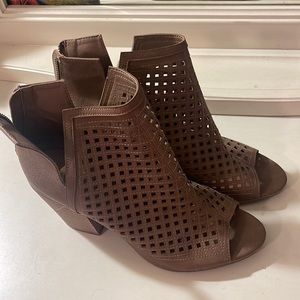 Charming Charlie Heels NWOT